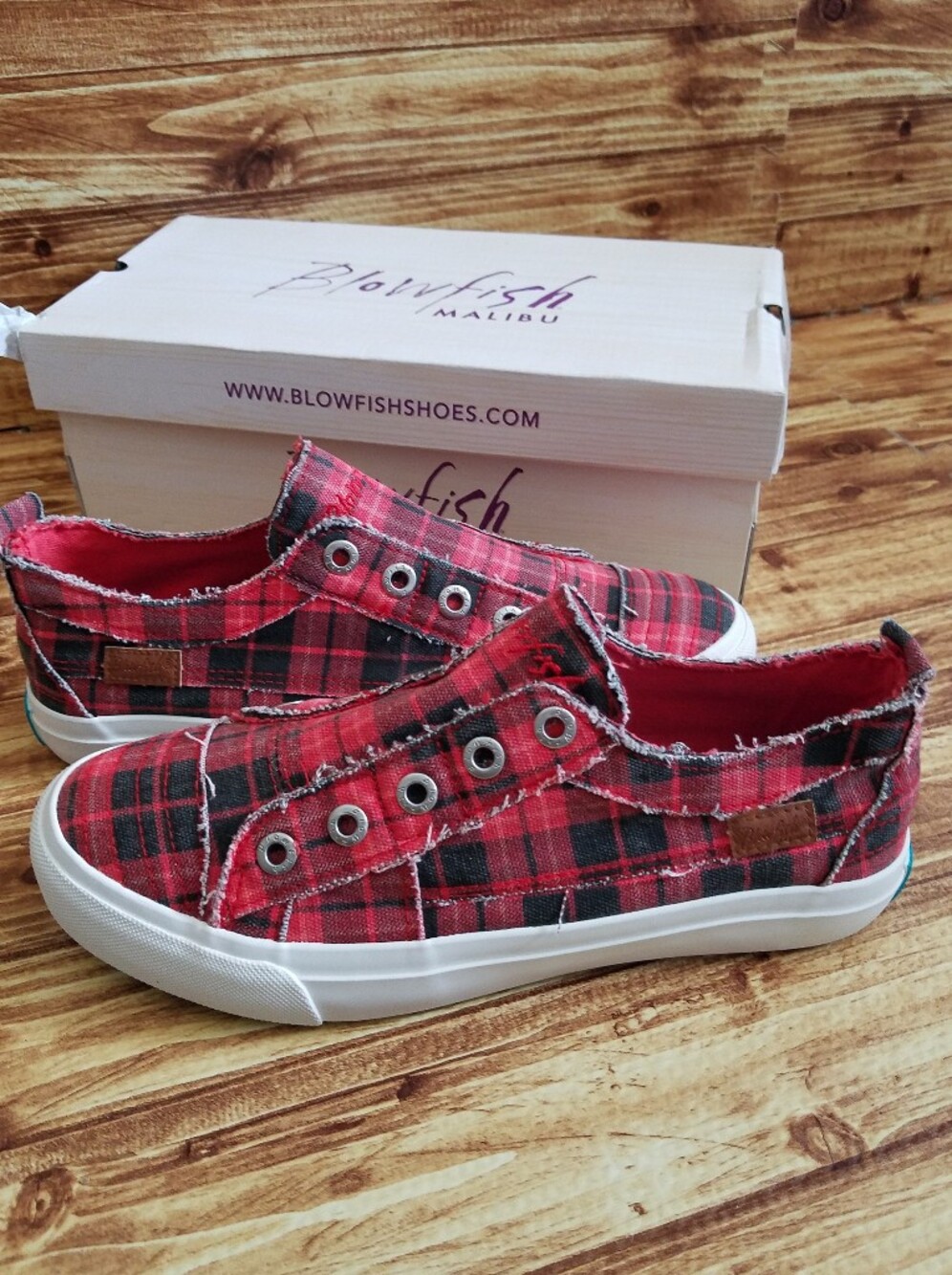 Blowfish Malibu Play Red Plaid Slip On Sneakers NWT Size 9 Christmas